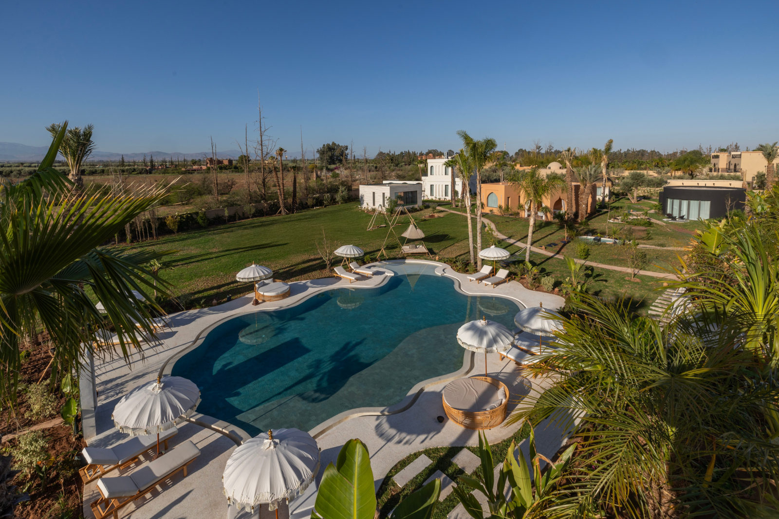 La piscine et les jardins du Yin